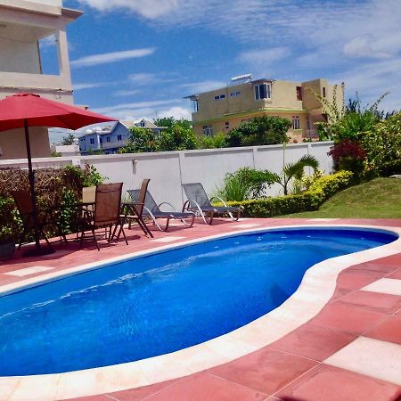 Cardamon Villa Is A 2 Bedroom With 1 Bathroom And Seperate Toilet Detached House With Ac And Swimming Pool , 5 Minutes Walk From Flic En Flac Public Beach Buitenkant foto