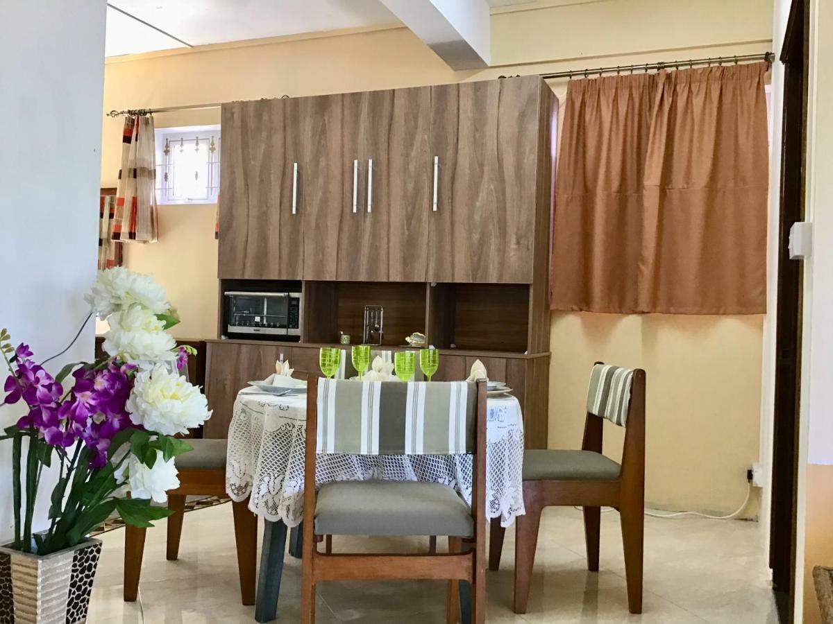 Cardamon Villa Is A 2 Bedroom With 1 Bathroom And Seperate Toilet Detached House With Ac And Swimming Pool , 5 Minutes Walk From Flic En Flac Public Beach Buitenkant foto